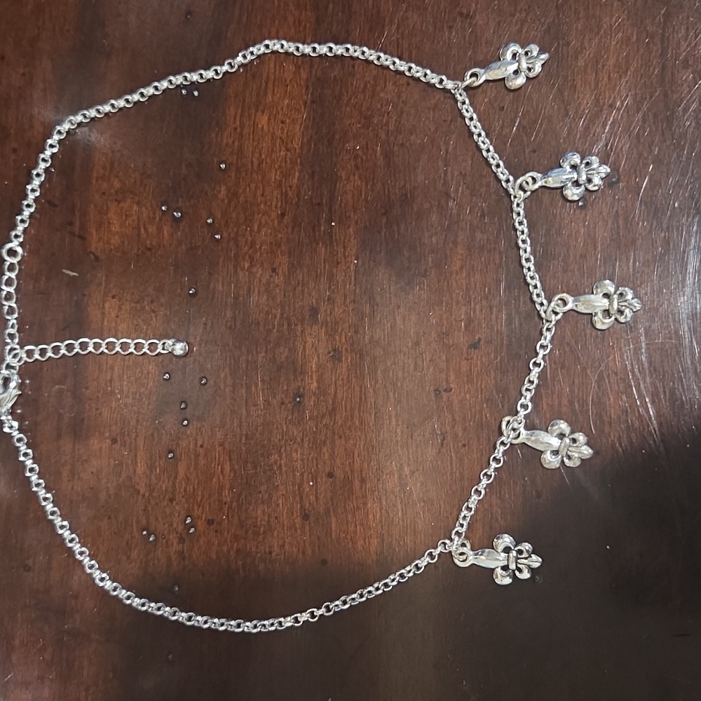 Pretty Silver Fleur-de-Lis Necklace In Excellent Condition! Adjustable Length⚜️⚜